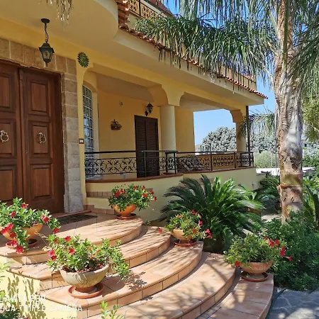 Sole E Luna Capo Vaticano Bed and Breakfast 4*