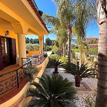 Residenza Sole E Luna Capo Vaticano Bed & Breakfast 3*