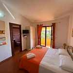 Residenza Sole E Luna Capo Vaticano B&B 리카디